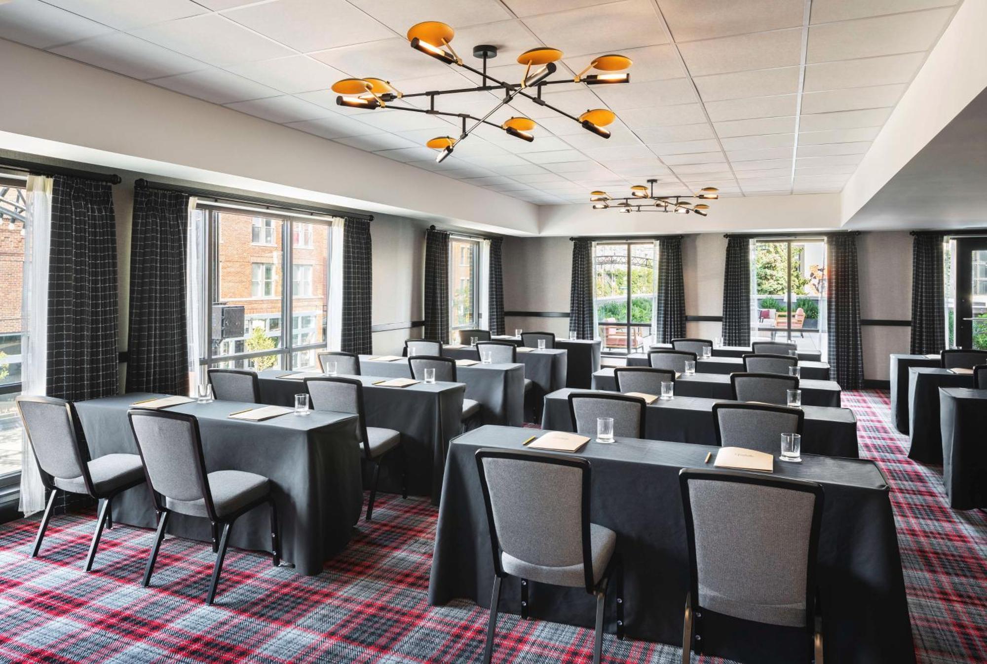 Graduate By Hilton Columbus Hotel Exterior photo
